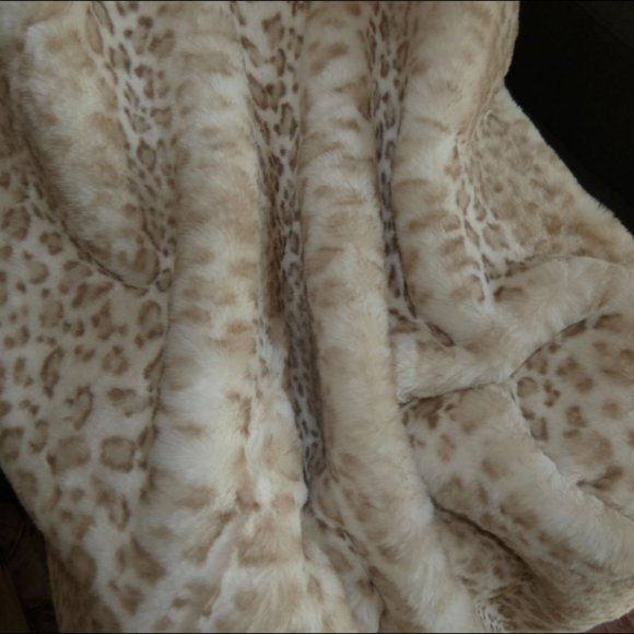 Rachel Roy Faux Fur Throw Blanket Leopard Print Heavy Soft Plush NWT - Picture 2 of 3